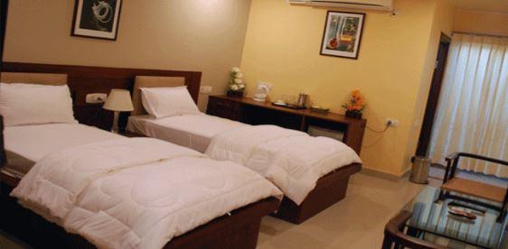 Hotel Sri Madhura Inn Hyderabad Bagian luar foto