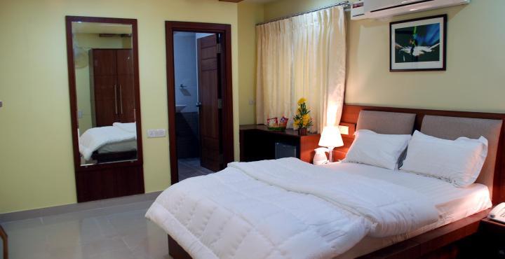 Hotel Sri Madhura Inn Hyderabad Bagian luar foto
