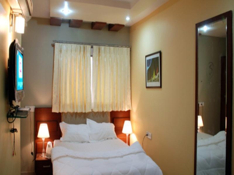 Hotel Sri Madhura Inn Hyderabad Bagian luar foto