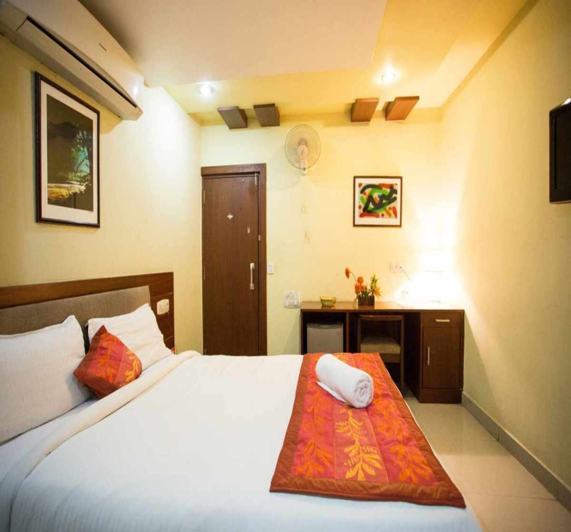 Hotel Sri Madhura Inn Hyderabad Bagian luar foto